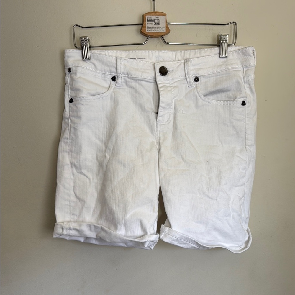 White Jean Shorts with Cuffed Hem and Classic Design